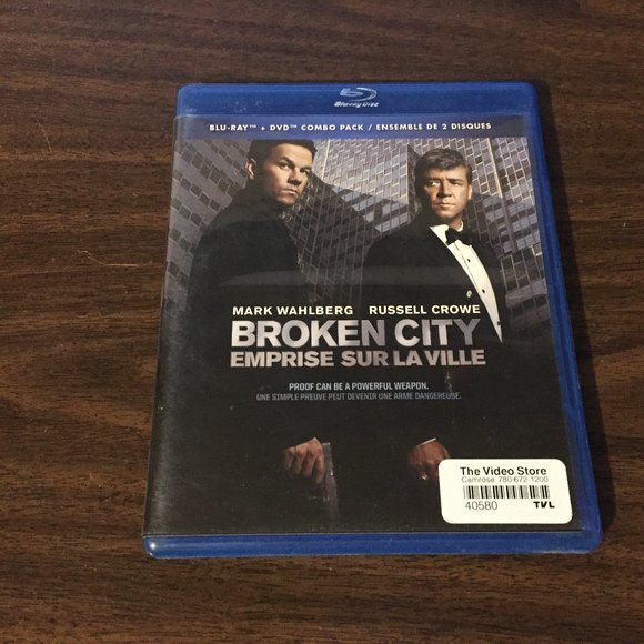 Broken City Blu ray - Picture 1 of 4